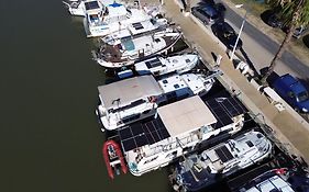 BATEAU - Jolie pénichette sur région touristique.